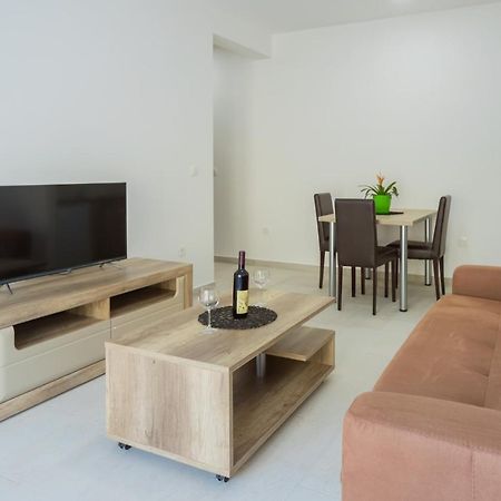 Grejm Lux Family Apartments Petrovac Eksteriør billede