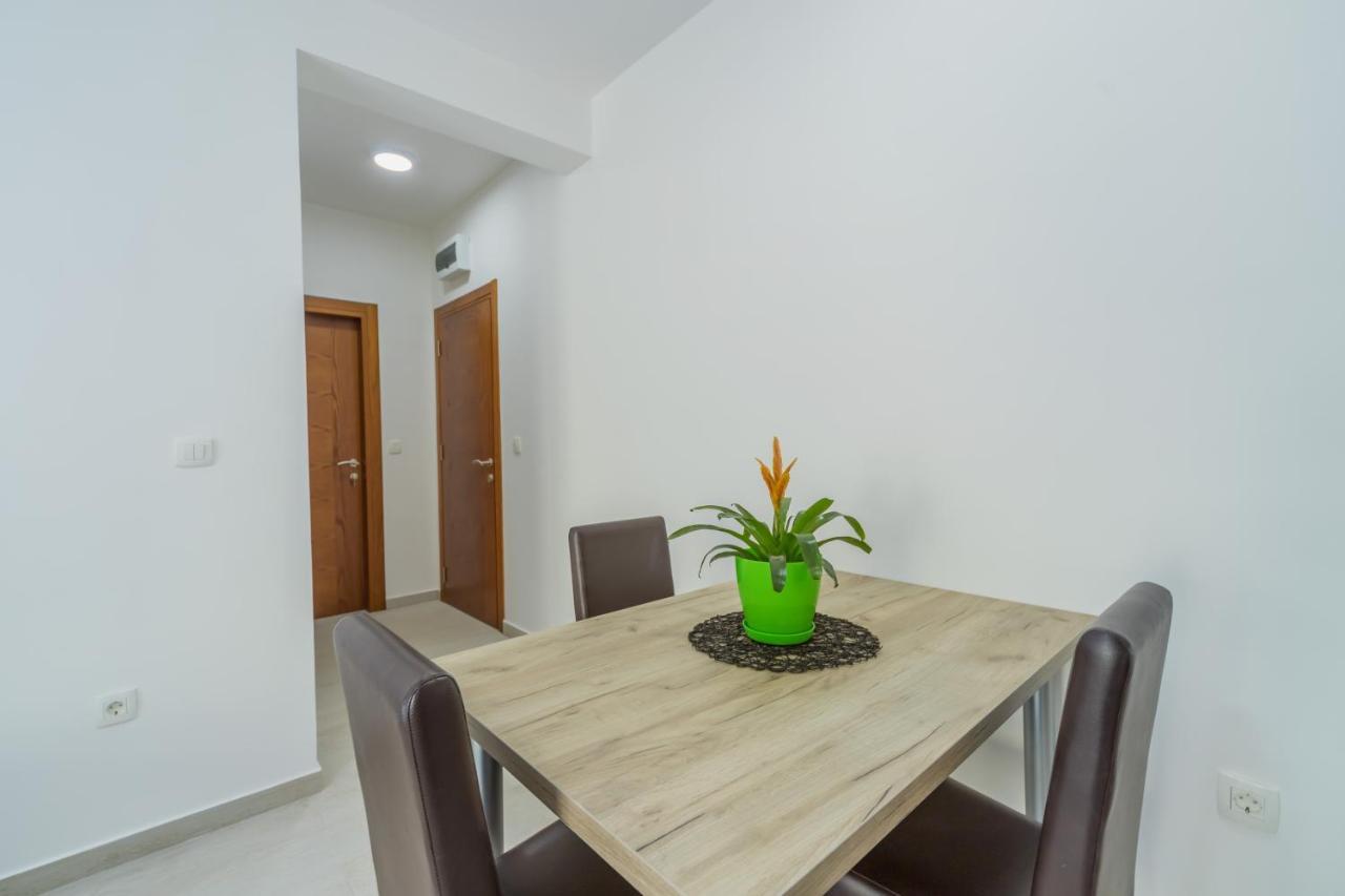 Grejm Lux Family Apartments Petrovac Eksteriør billede