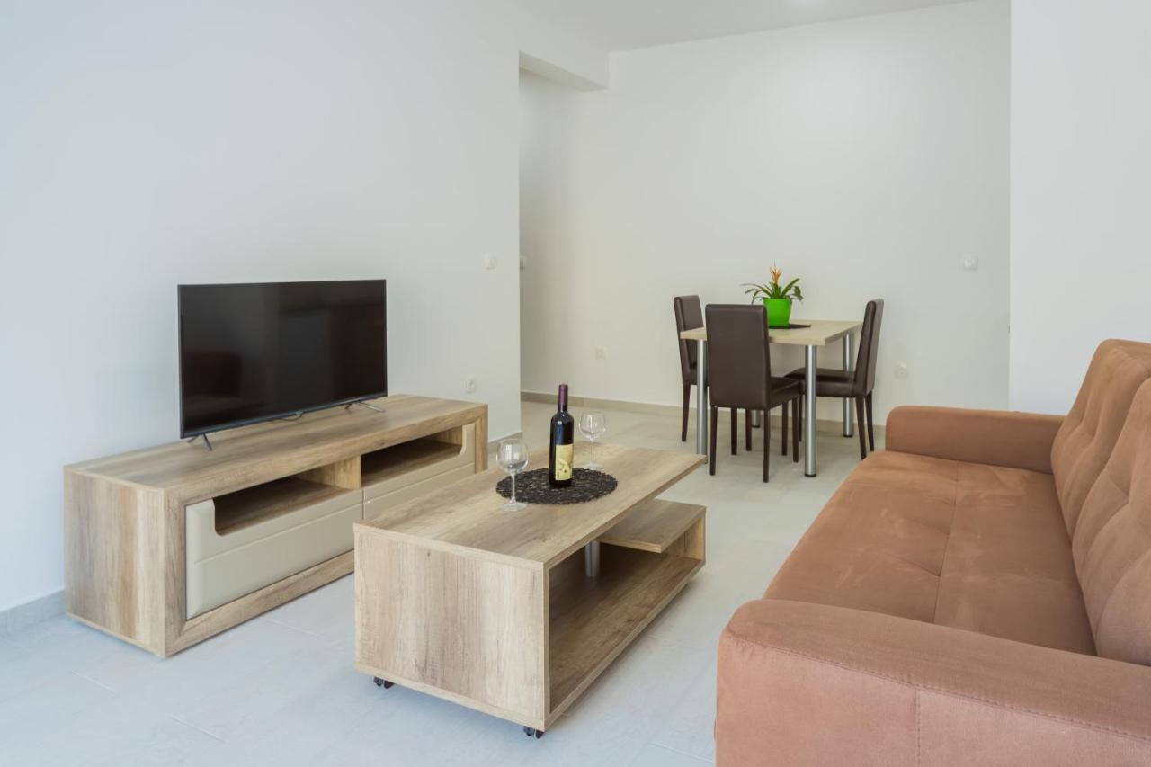 Grejm Lux Family Apartments Petrovac Eksteriør billede