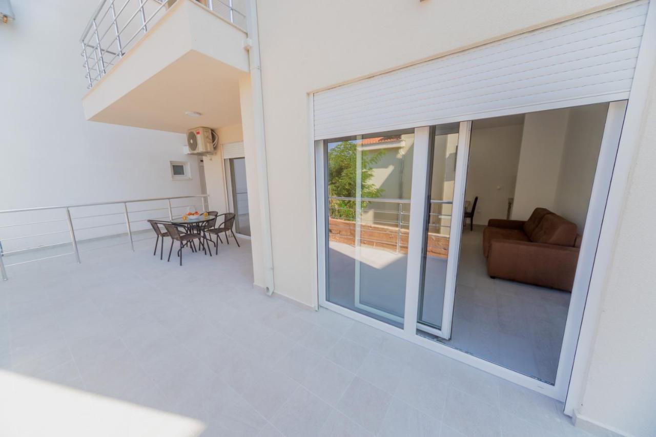 Grejm Lux Family Apartments Petrovac Eksteriør billede