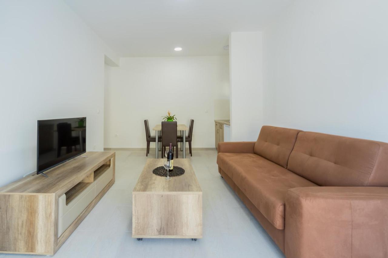 Grejm Lux Family Apartments Petrovac Eksteriør billede