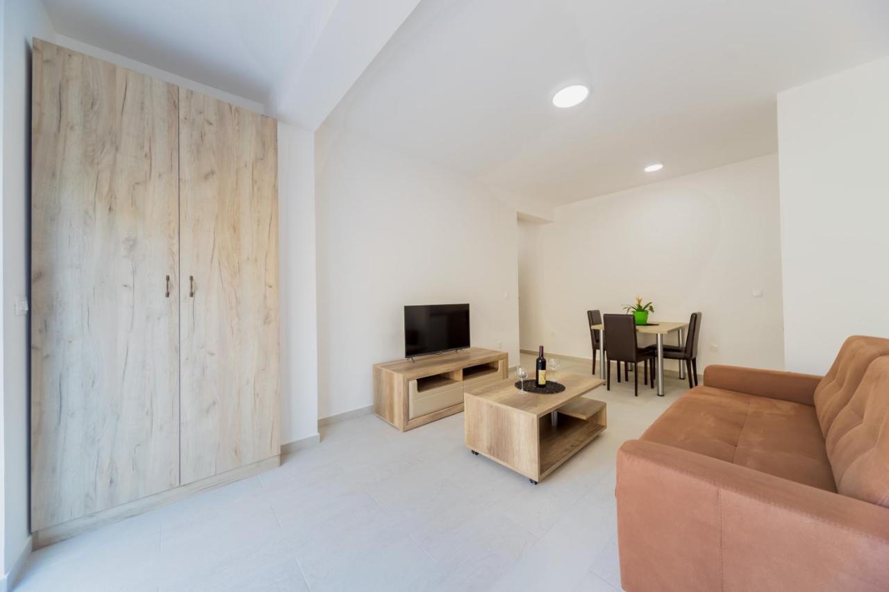 Grejm Lux Family Apartments Petrovac Eksteriør billede