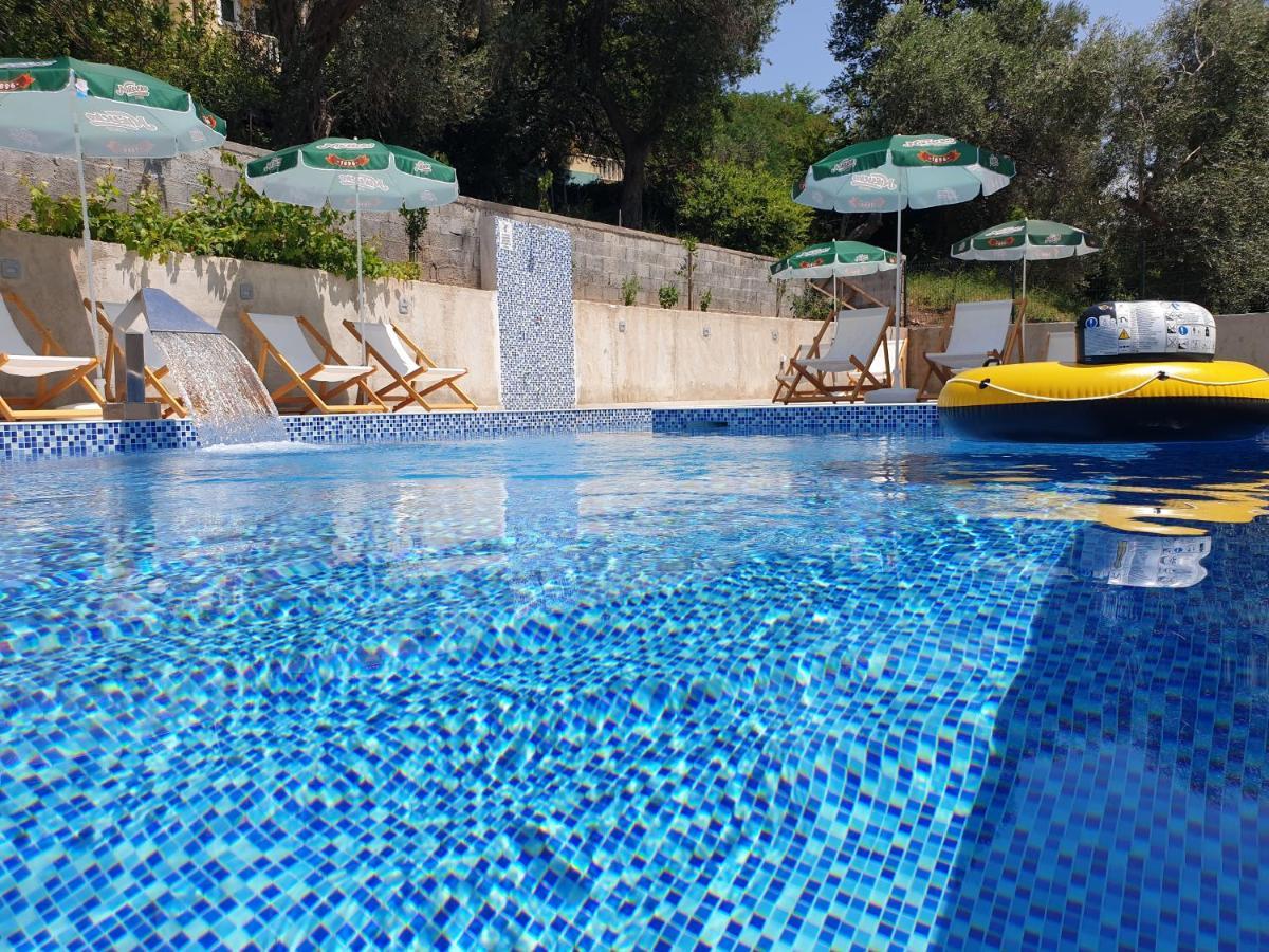 Grejm Lux Family Apartments Petrovac Eksteriør billede