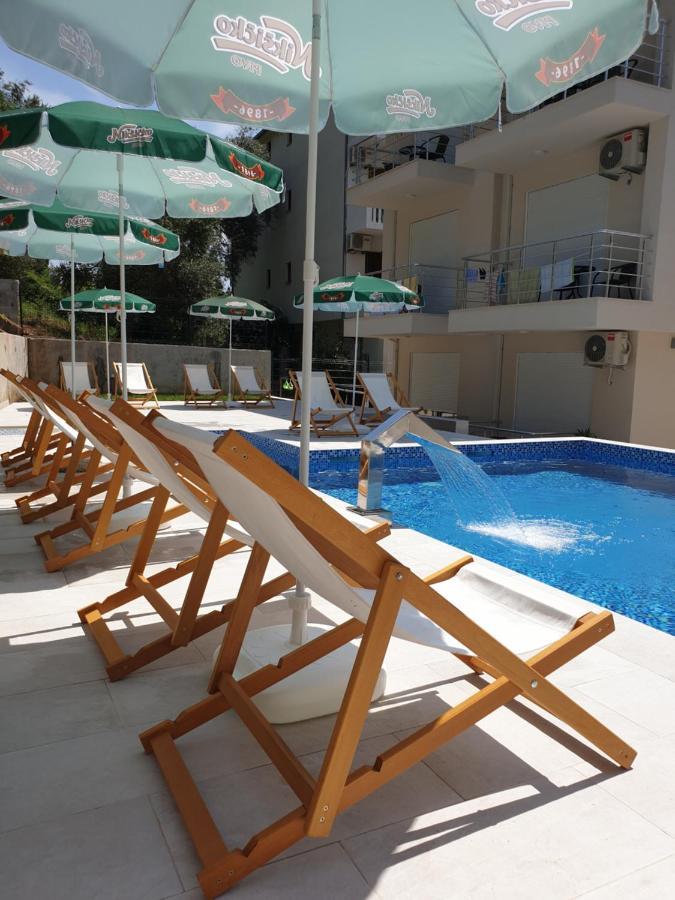 Grejm Lux Family Apartments Petrovac Eksteriør billede